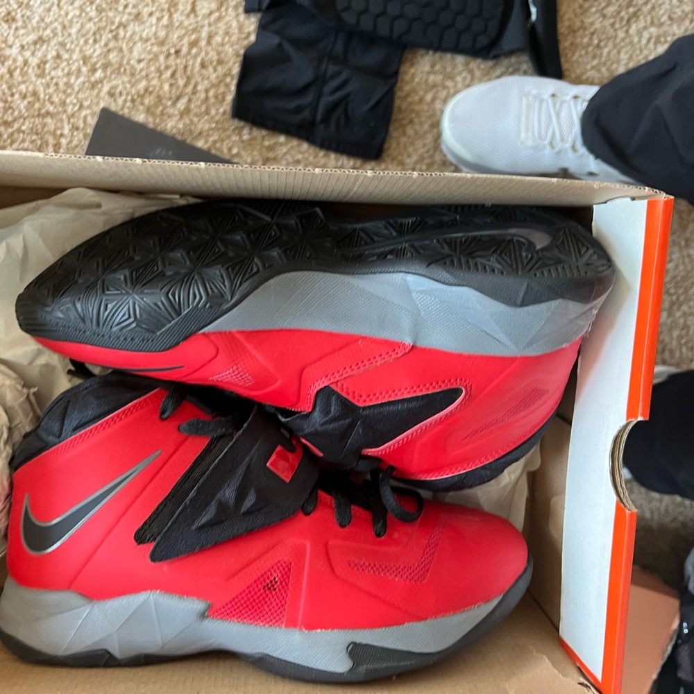 Lebron Basketball Shoes 7Y